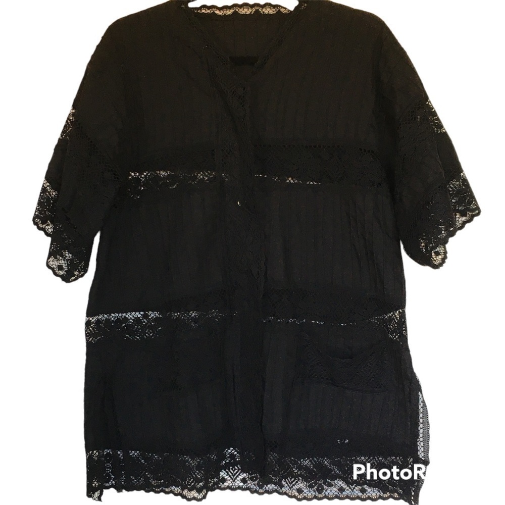 Guayabera lace woman’s shirt size xl lace detail front pockets button up lace